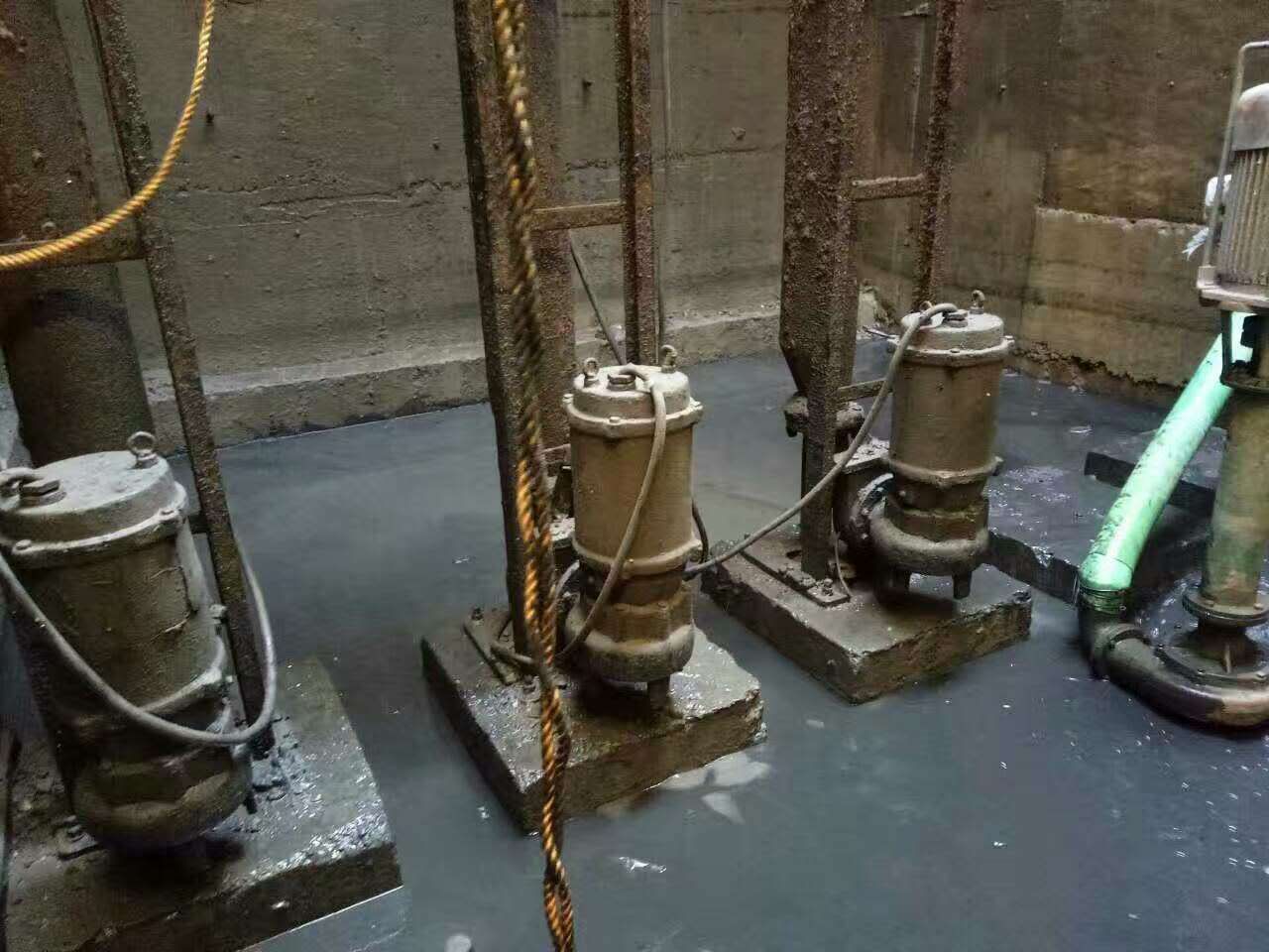 榆树污水池清理